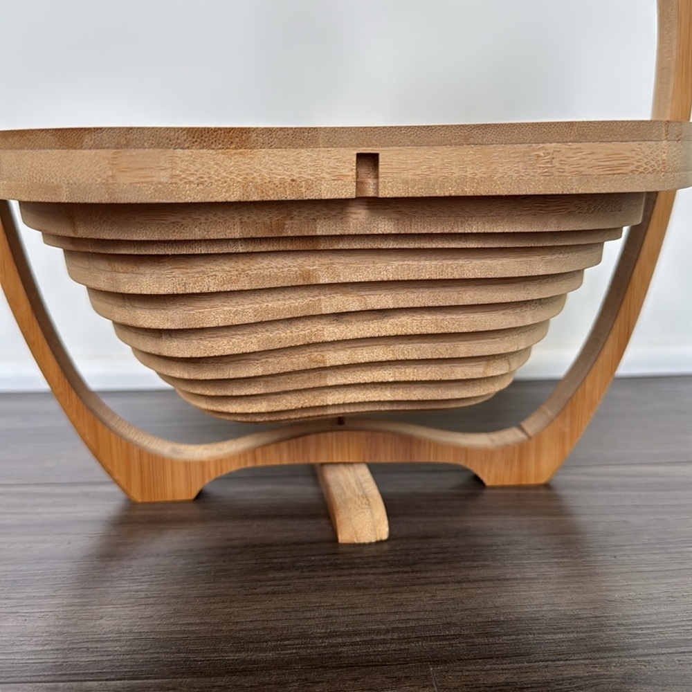 Wooden Apple Shaped Expandable Fruit Basket/Trivet - Picture 4 of 5